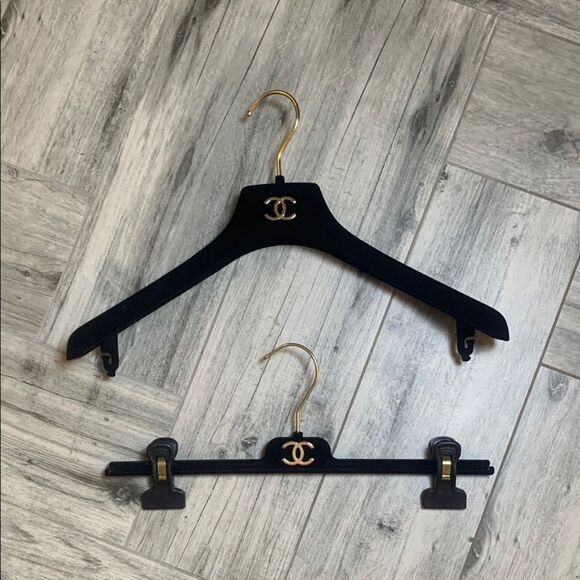 CHANEL Black Designer Hangers with Gold Logo - Picture 1 of 6